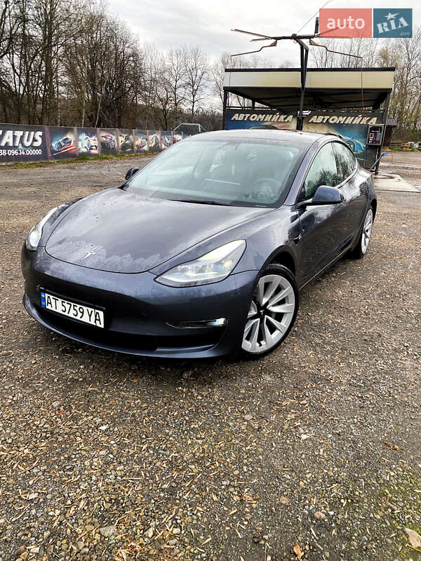 Седан Tesla Model 3 2022 в Калуше