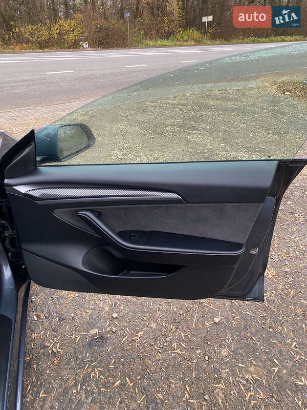 Седан Tesla Model 3 2022 в Калуше