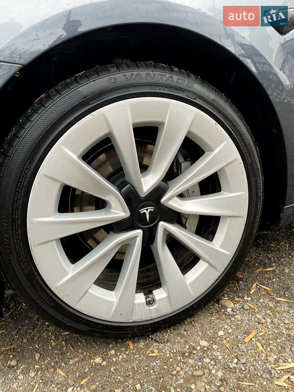 Седан Tesla Model 3 2022 в Калуше