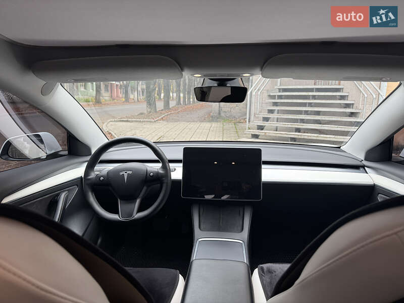 Седан Tesla Model 3 2021 в Каменском