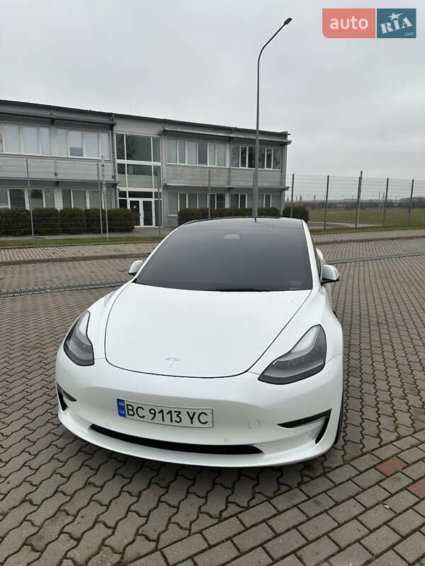 Седан Tesla Model 3 2022 в Великих Мостах