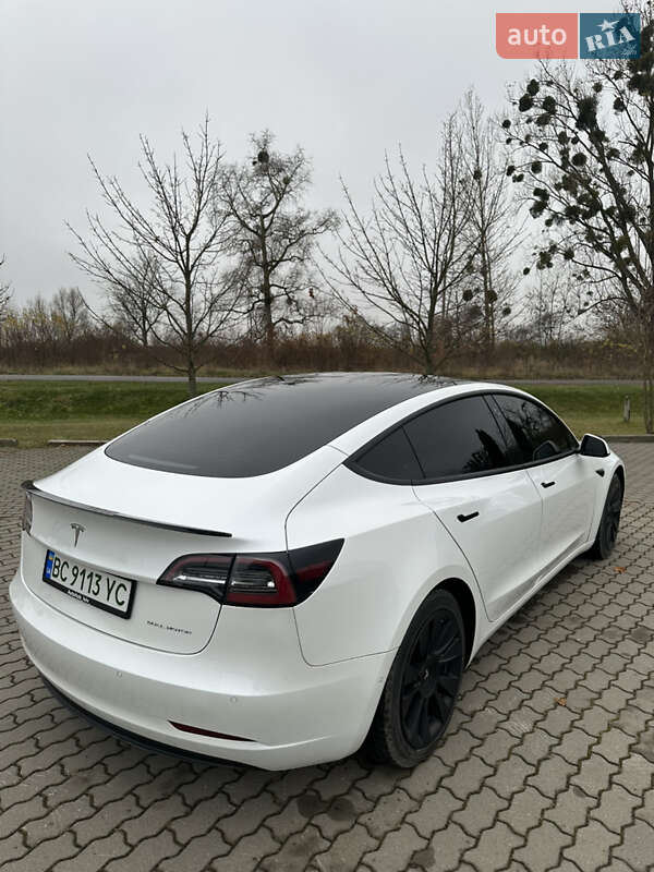 Седан Tesla Model 3 2022 в Великих Мостах