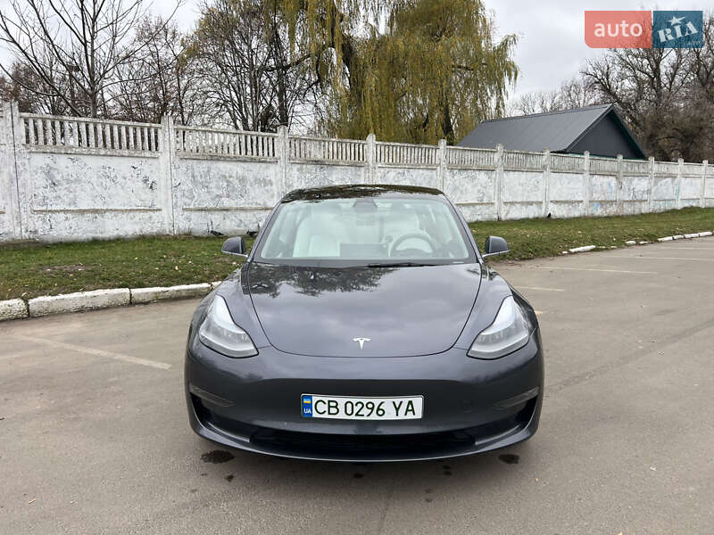 Седан Tesla Model 3 2019 в Прилуках