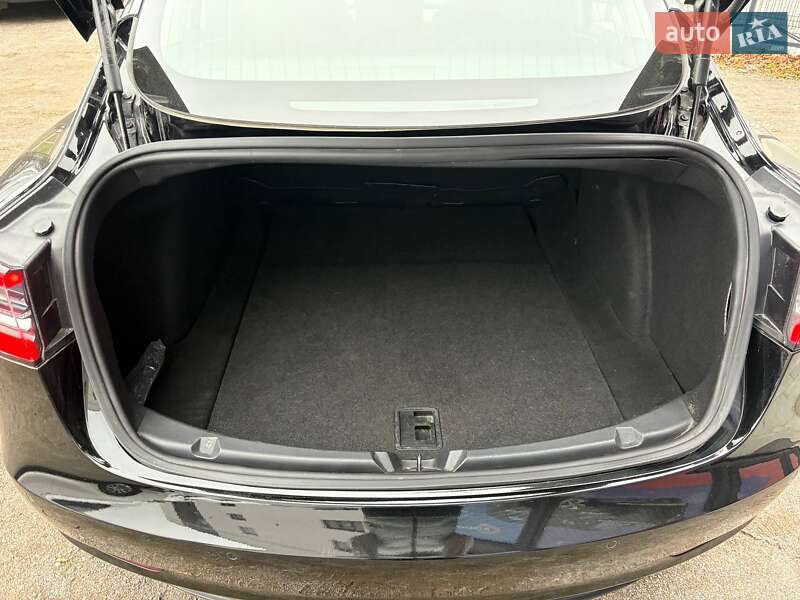 Седан Tesla Model 3 2018 в Виннице