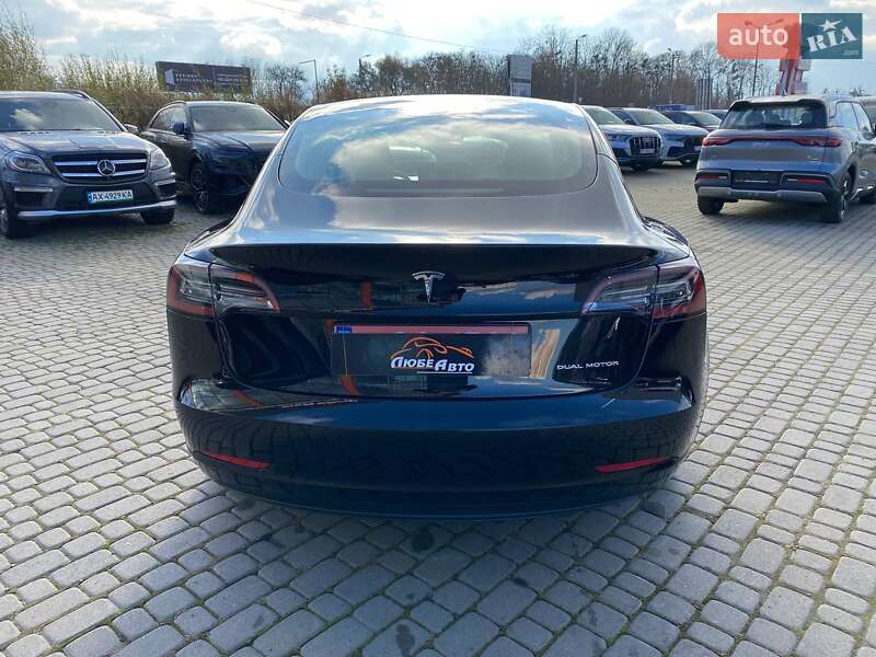 Седан Tesla Model 3 2022 в Львове