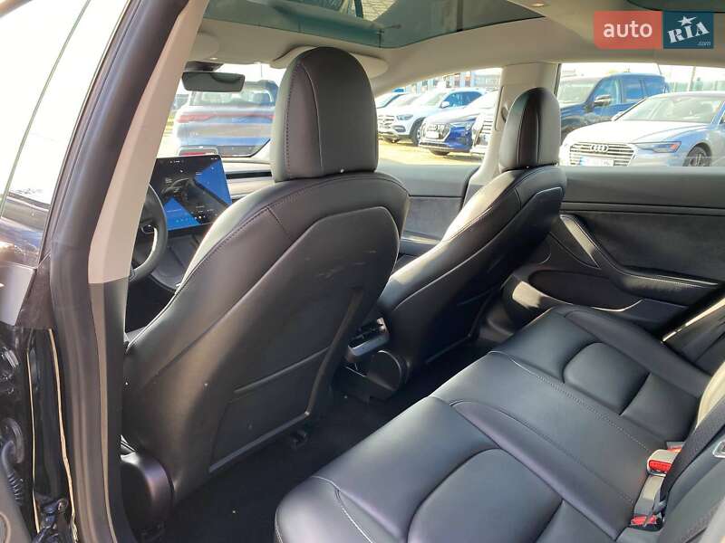 Седан Tesla Model 3 2022 в Львове