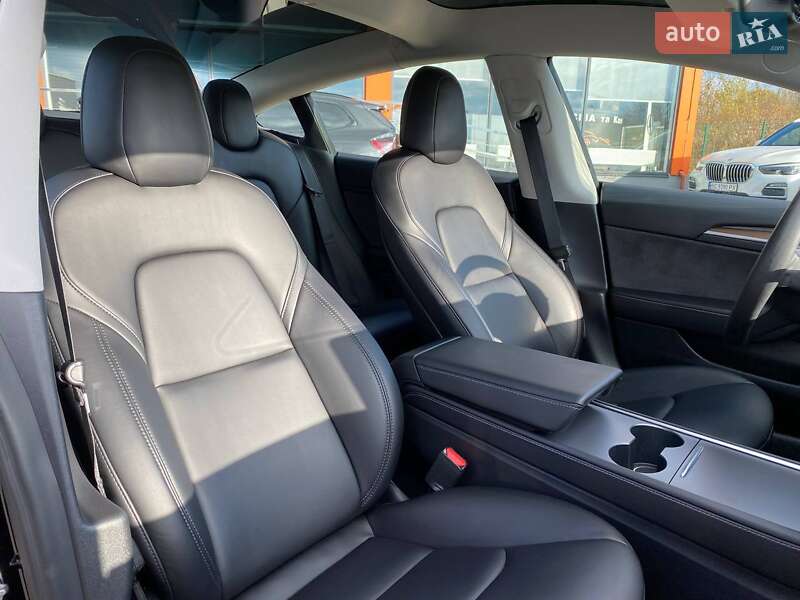 Седан Tesla Model 3 2022 в Львове