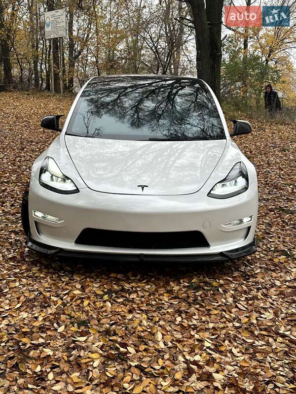 Седан Tesla Model 3 2022 в Запорожье