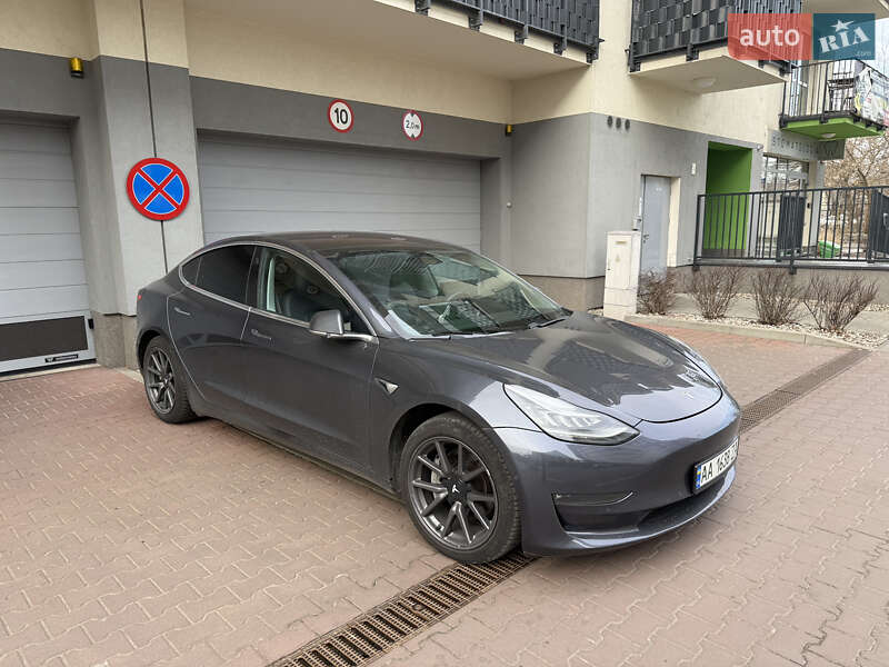 Седан Tesla Model 3 2018 в Києві