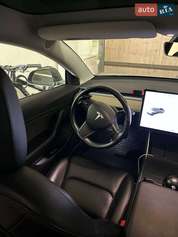 Седан Tesla Model 3 2018 в Києві