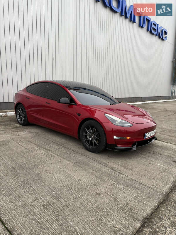 Седан Tesla Model 3 2021 в Черновцах