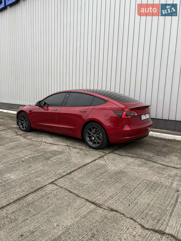 Седан Tesla Model 3 2021 в Черновцах