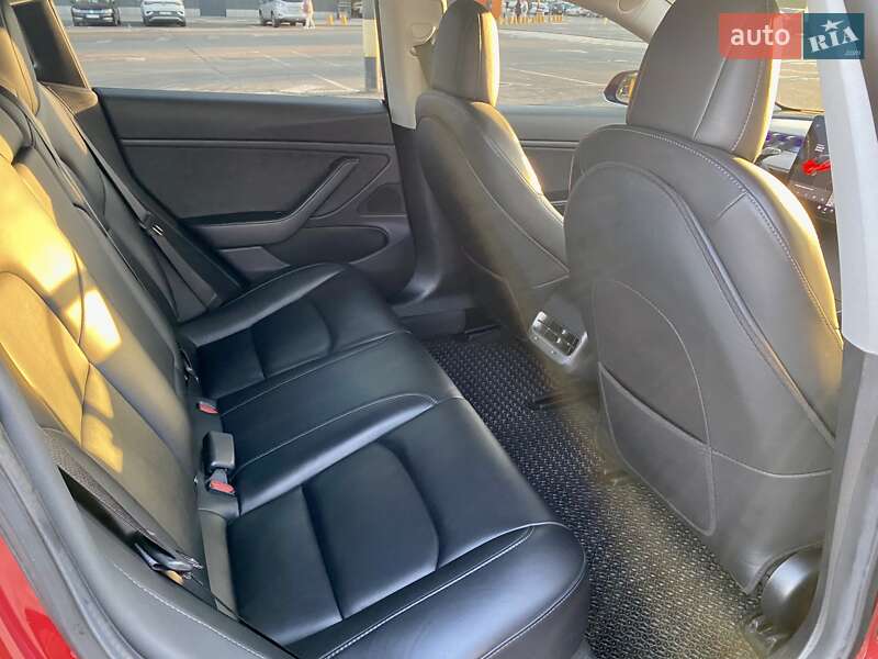 Седан Tesla Model 3 2019 в Киеве