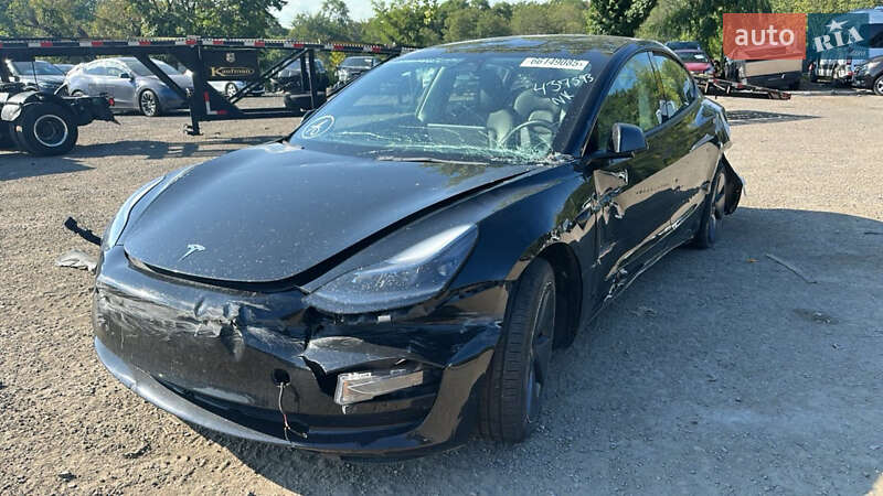 Седан Tesla Model 3 2023 в Рівному