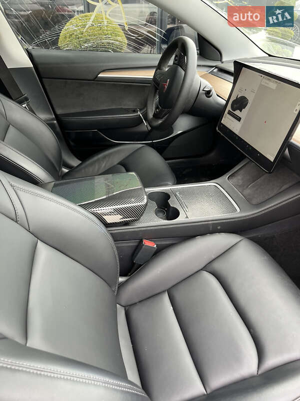 Седан Tesla Model 3 2021 в Львові
