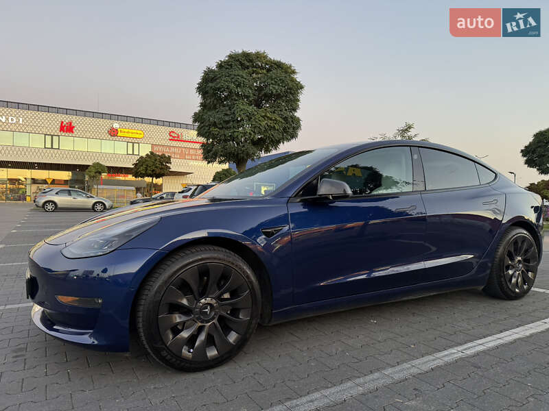 Седан Tesla Model 3 2022 в Рівному