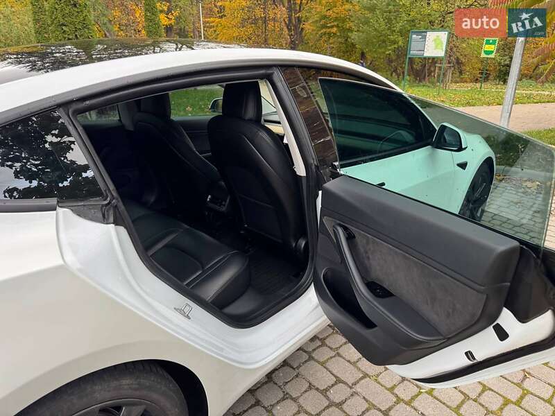 Седан Tesla Model 3 2019 в Львові