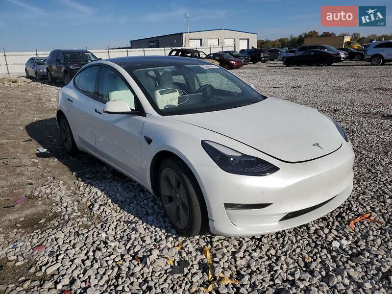 Седан Tesla Model 3 2023 в Львові
