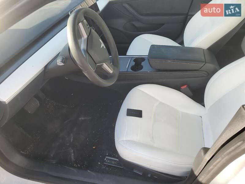 Седан Tesla Model 3 2023 в Львові