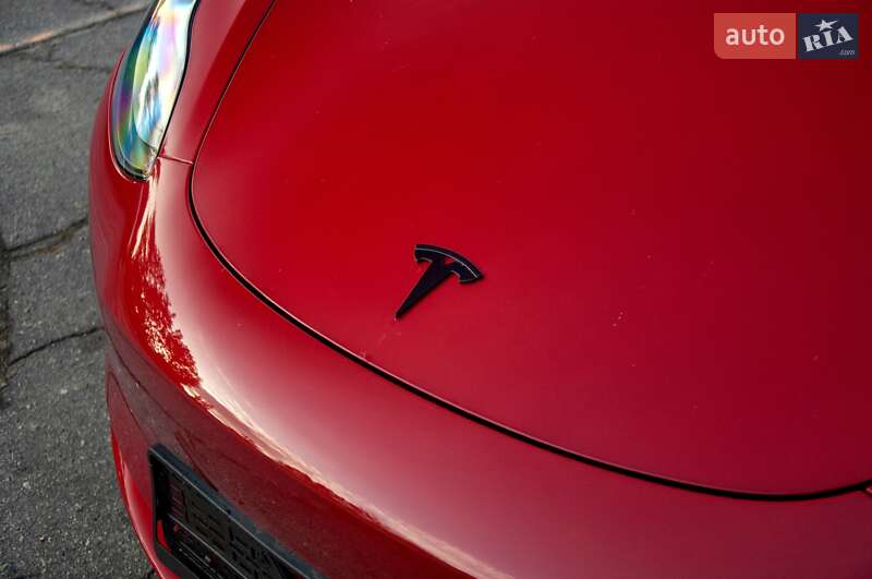 Седан Tesla Model 3 2023 в Днепре