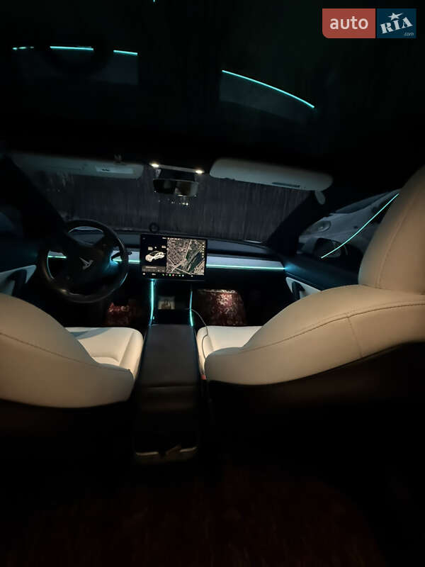 Седан Tesla Model 3 2019 в Ивано-Франковске