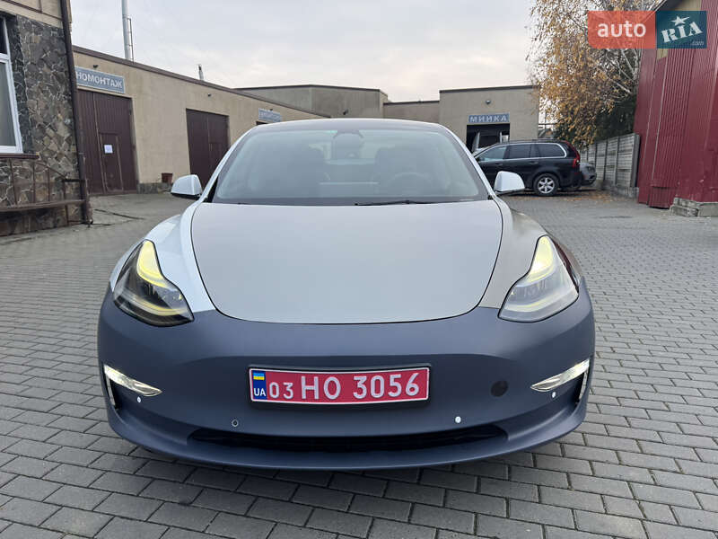 Седан Tesla Model 3 2022 в Володимирі