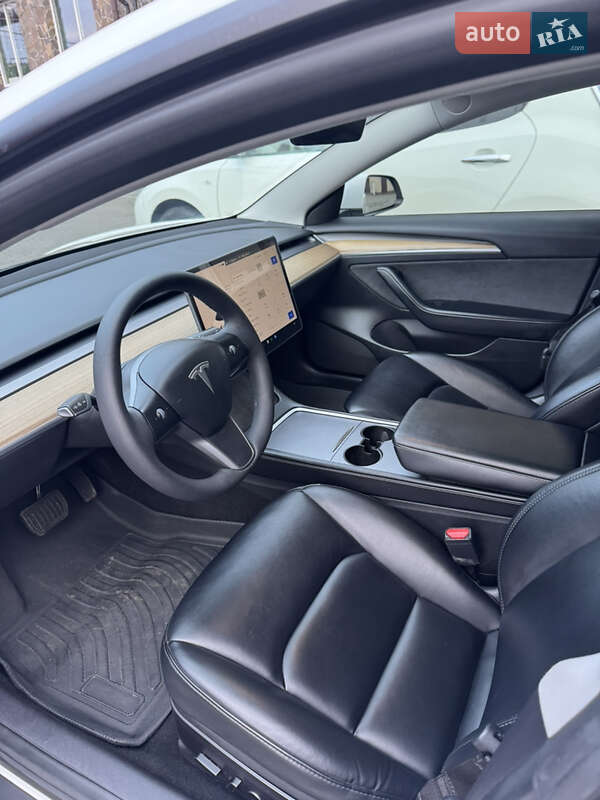 Седан Tesla Model 3 2022 в Володимирі