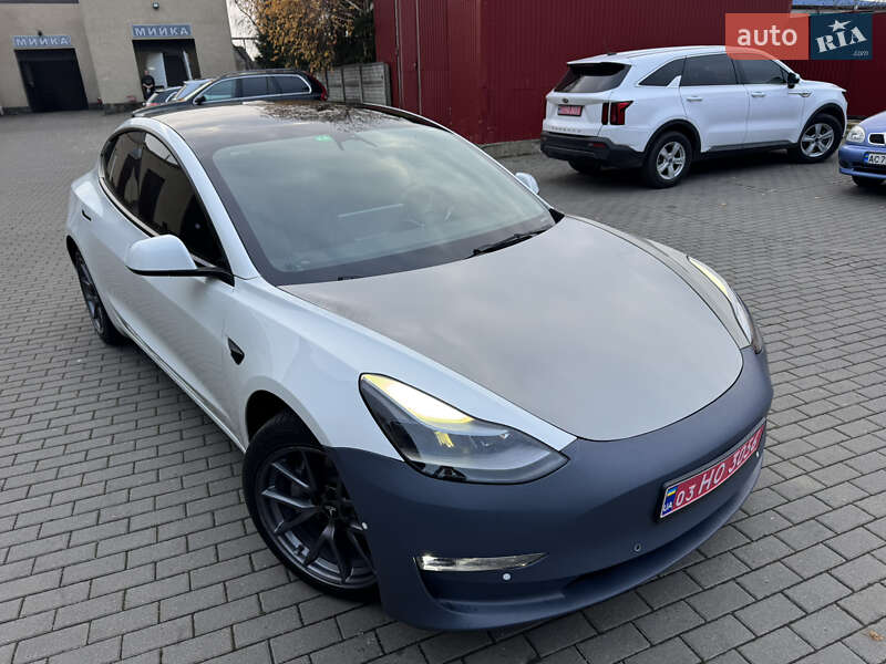 Седан Tesla Model 3 2022 в Володимирі