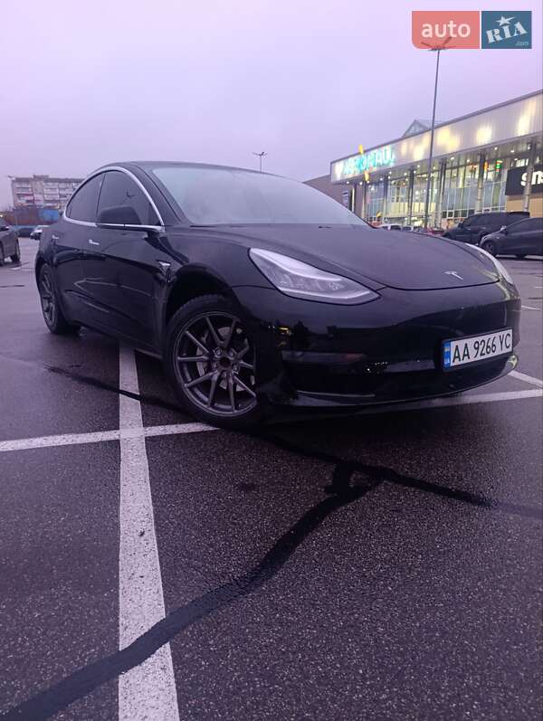 Седан Tesla Model 3 2020 в Києві