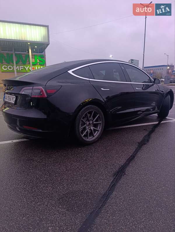 Седан Tesla Model 3 2020 в Києві