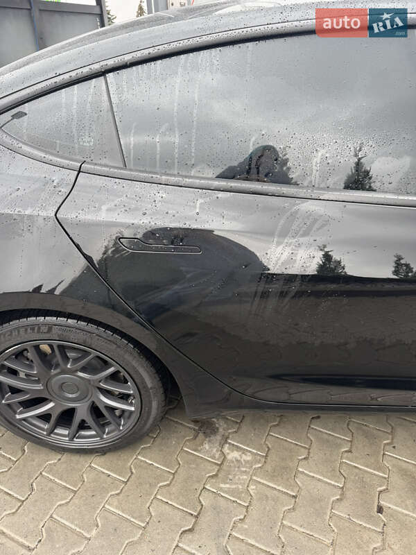 Седан Tesla Model 3 2024 в Буске