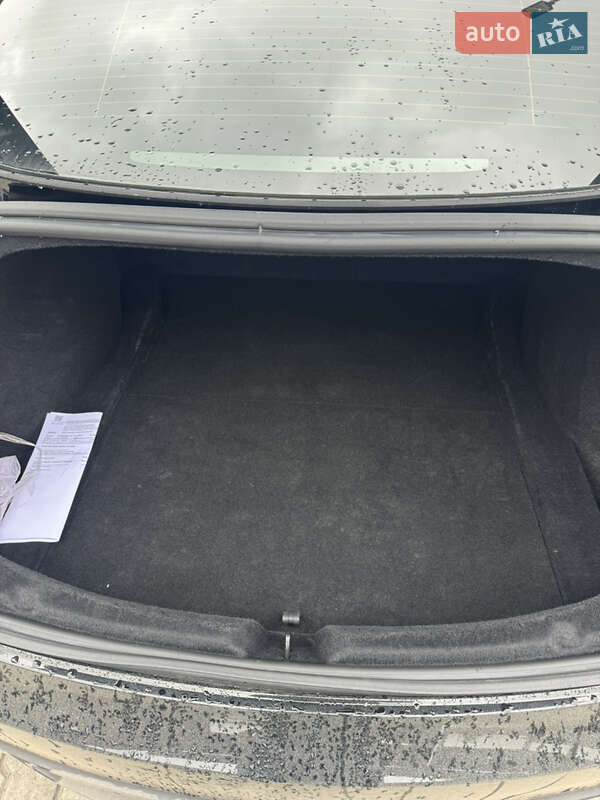 Седан Tesla Model 3 2024 в Буске