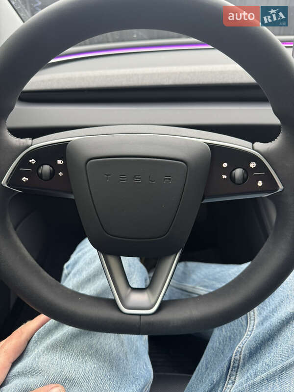 Седан Tesla Model 3 2024 в Буске