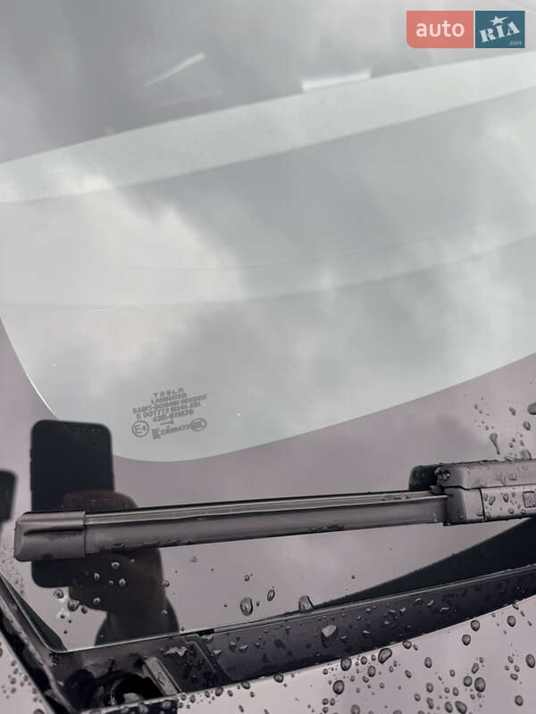 Седан Tesla Model 3 2024 в Буске