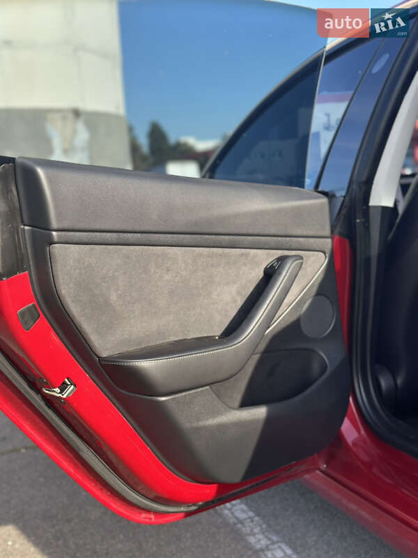 Седан Tesla Model 3 2021 в Києві