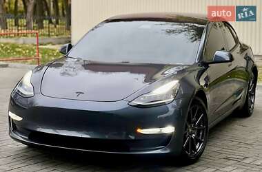 Седан Tesla Model 3 2018 в Львові