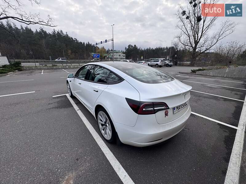 Седан Tesla Model 3 2022 в Ірпені