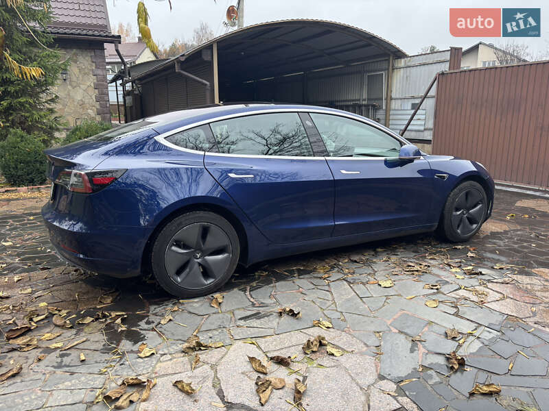 Седан Tesla Model 3 2019 в Киеве