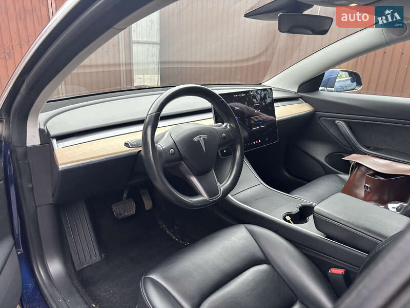Седан Tesla Model 3 2019 в Киеве