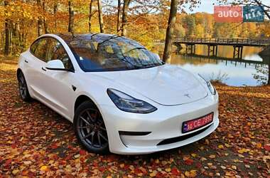 Седан Tesla Model 3 2022 в Киеве