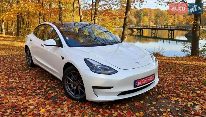 Седан Tesla Model 3 2022 в Киеве