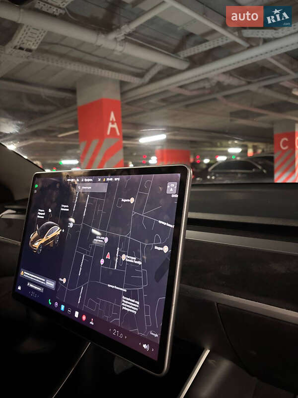 Седан Tesla Model 3 2020 в Львове