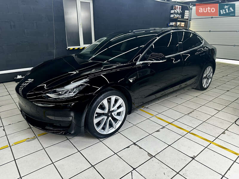 Седан Tesla Model 3 2019 в Киеве