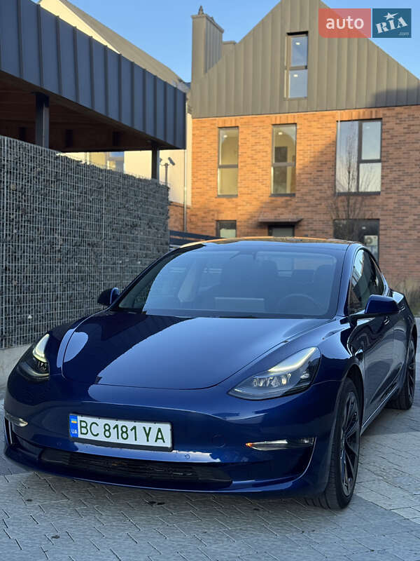 Седан Tesla Model 3 2021 в Львові