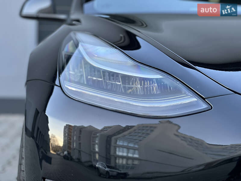 Седан Tesla Model 3 2019 в Тернополі