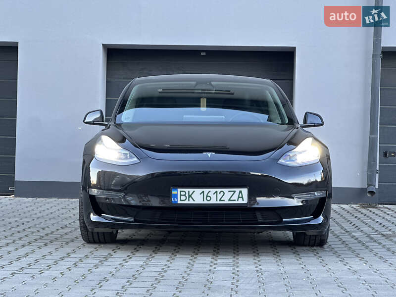 Седан Tesla Model 3 2019 в Тернополі