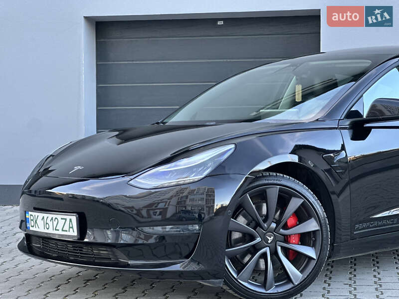 Седан Tesla Model 3 2019 в Тернополі