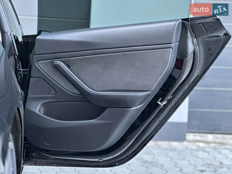 Седан Tesla Model 3 2019 в Тернополі