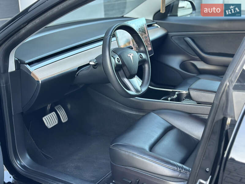 Седан Tesla Model 3 2019 в Тернополі