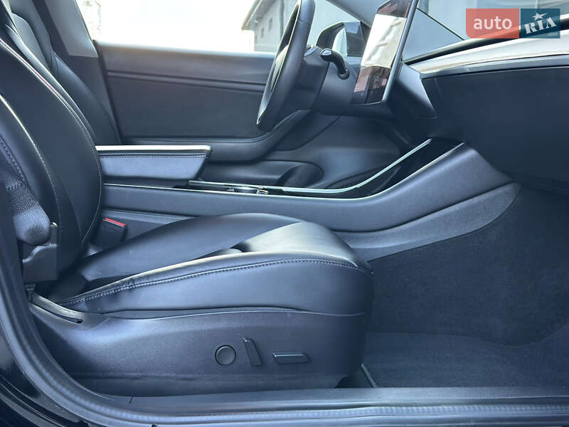 Седан Tesla Model 3 2019 в Тернополі